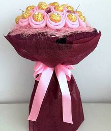 Букет с бонбони Фереро Роше - Бордо и розово