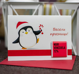 Коледна картичка с плочка шоколад - Пингвин